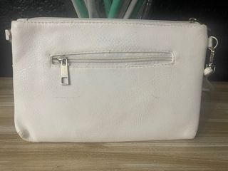 Bolso blanco con lazo