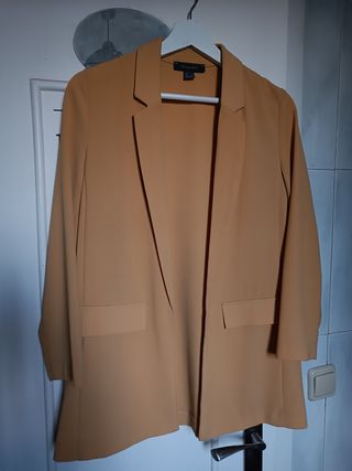 Americana beige Primark
Talla S estilo "Oversize" 