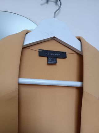 Americana beige Primark
Talla S estilo "Oversize" 