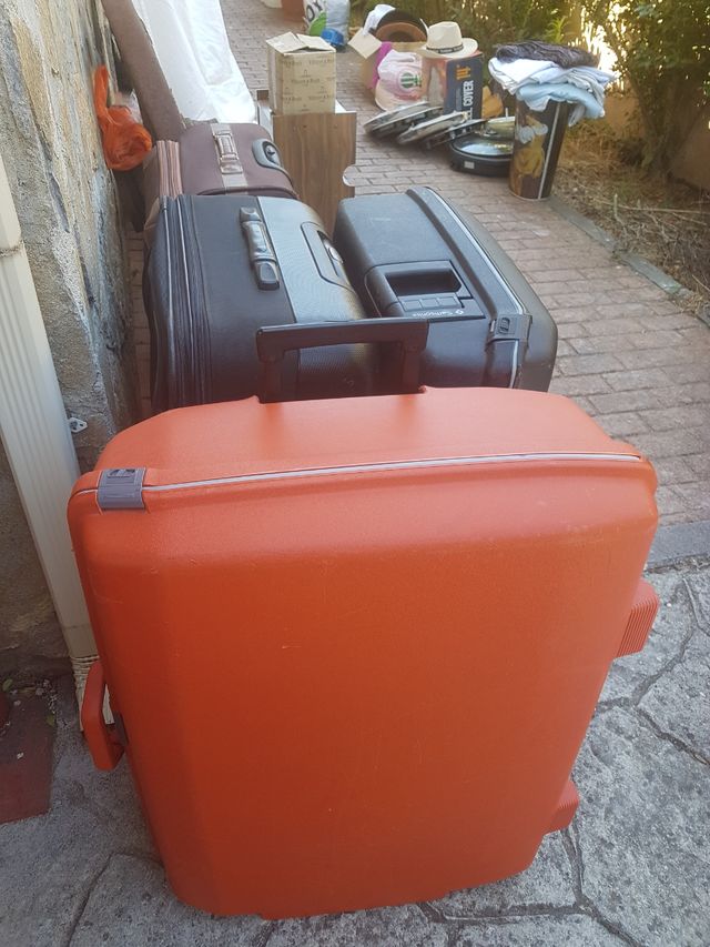 5 Maletas usadas 50€ cada una

