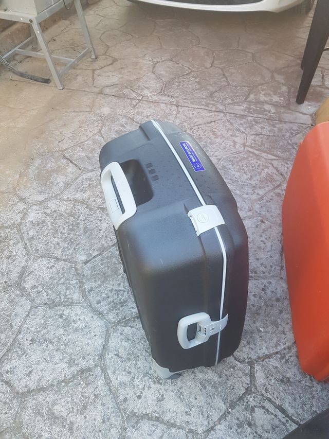 5 Maletas usadas 50€ cada una

