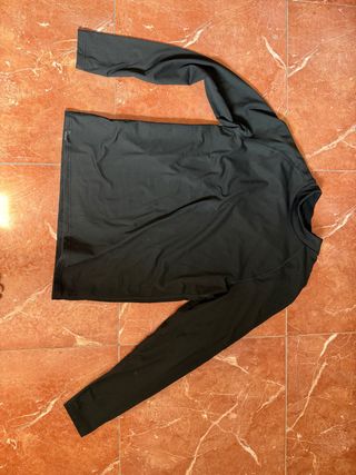 Camiseta térmica Decathlon negra