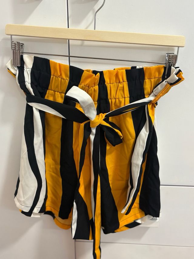 Shorts rayas Amarillos-Negros