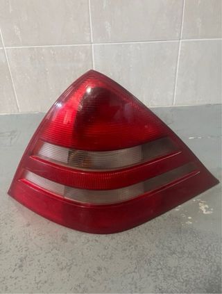 Piloto trasero izquierdo Mercedes
Benz SLK R170