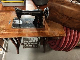 Máquina coser Alfa Antigua