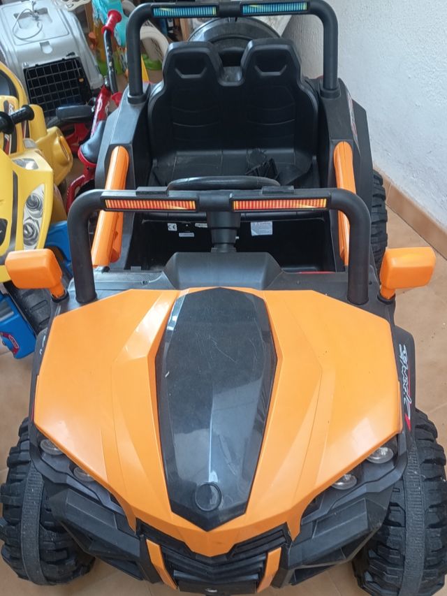 Coche eléctrico infantil