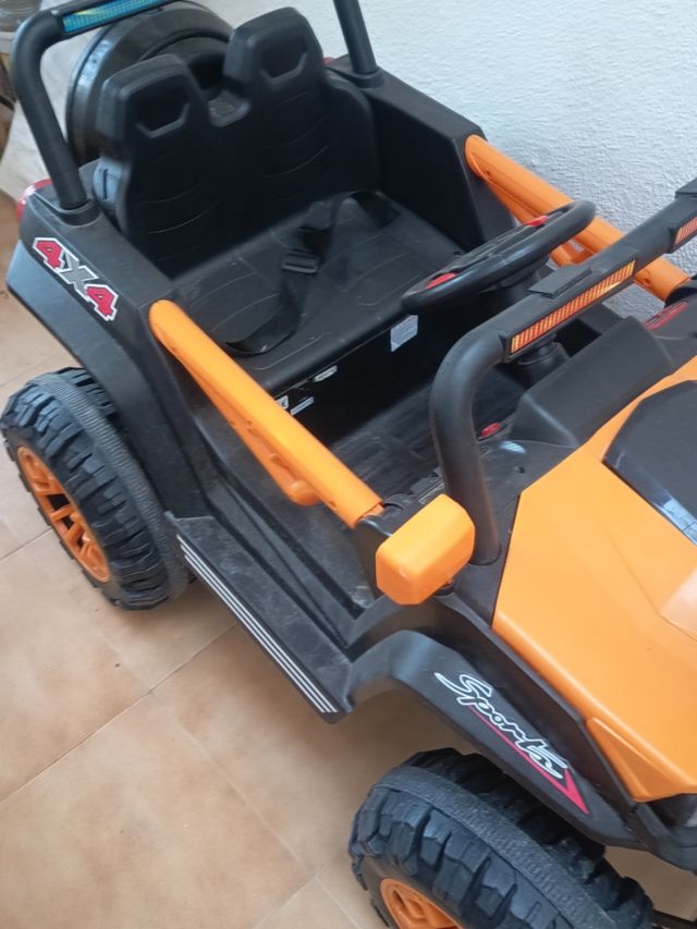 Coche eléctrico infantil