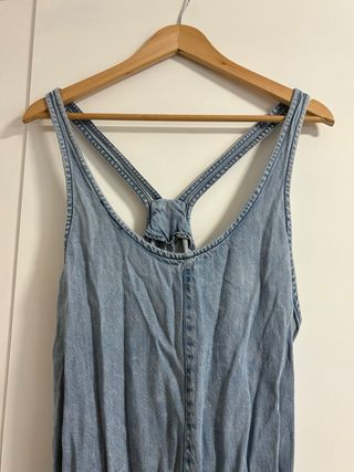 Mono vaquero azul efecto desgastado