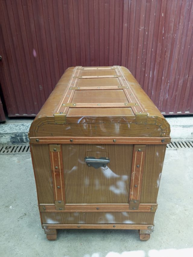 Baule in legno-metallo marrone antico