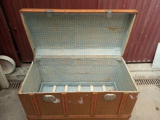 Baúl antiguo madera-metal marrón