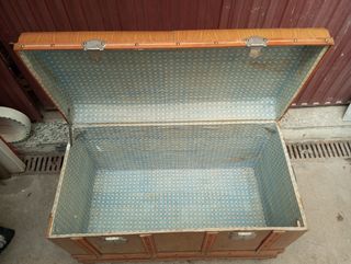 Baúl antiguo madera-metal marrón