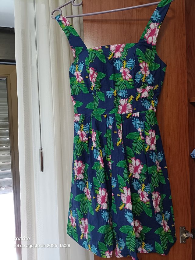 Vestido con copa (Usado horas)