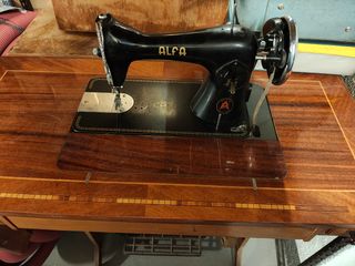 Máquina coser Alfa Antigua