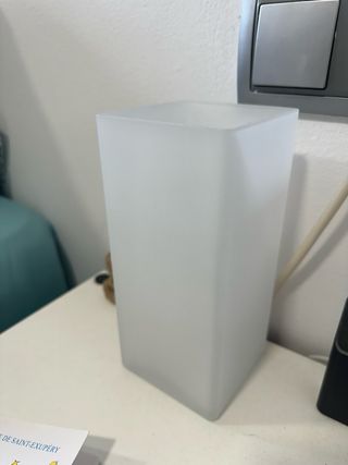 2 lámparas mesita cristal y bombilla inteligente
