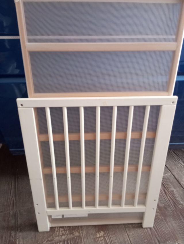 Culla per bambini in legno bianco