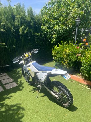Husqvarna FE 450 2022. Moto de campo