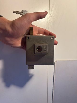 Cerradura Azbe sobreponer