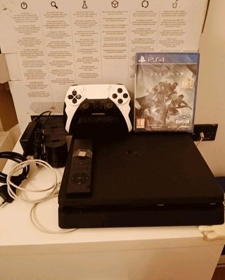 PS4 (PlayStation 4) bianca e nera