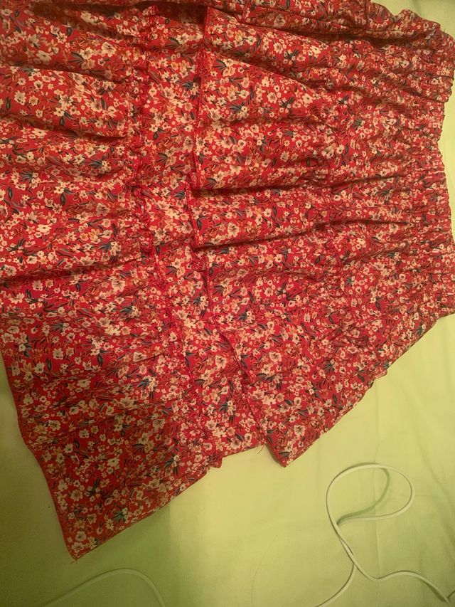 Falda floral roja