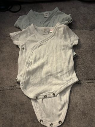 2 body Zara per neonati taglia M
2€ unitario 