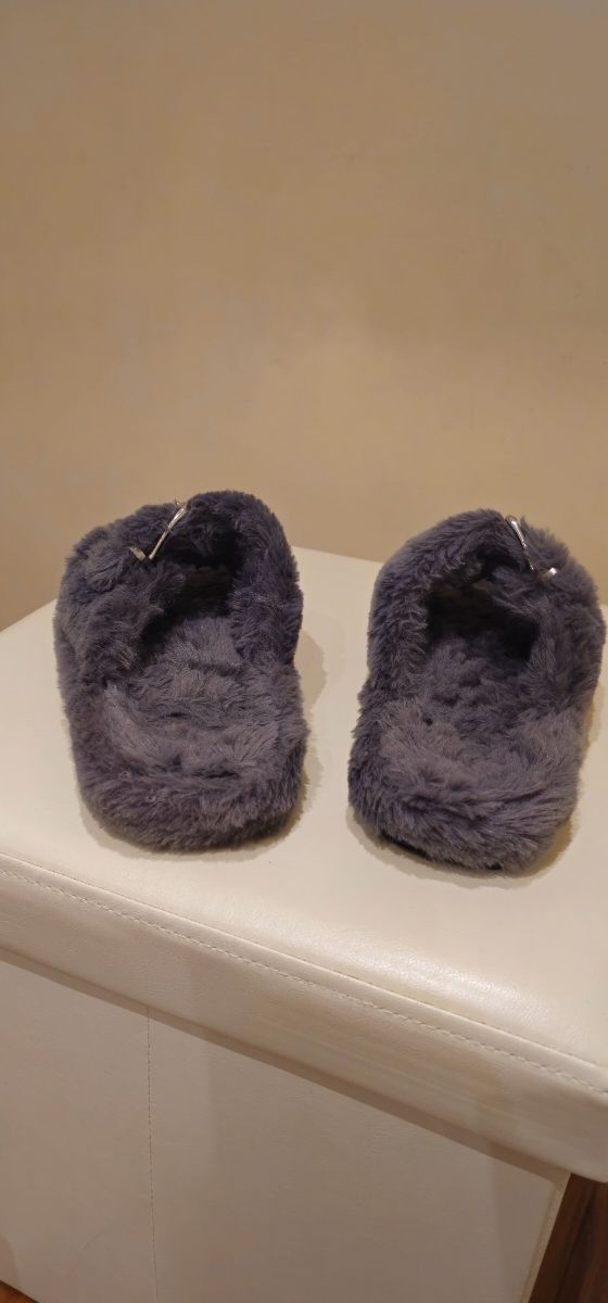 Sandalias de pelo gris - cómodas