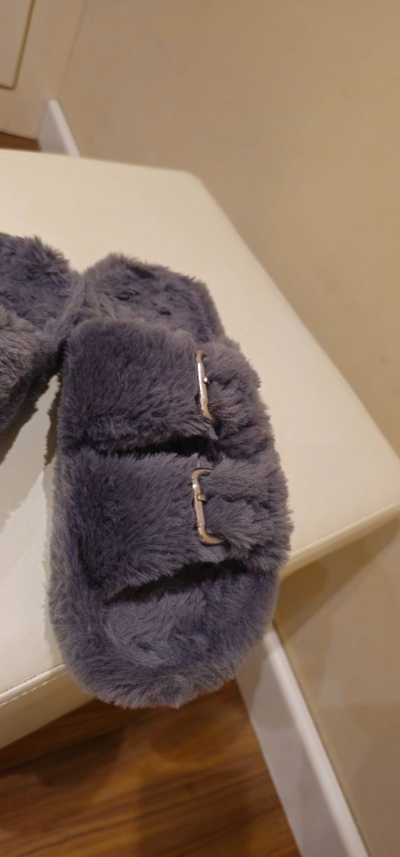 Sandalias de pelo gris - cómodas