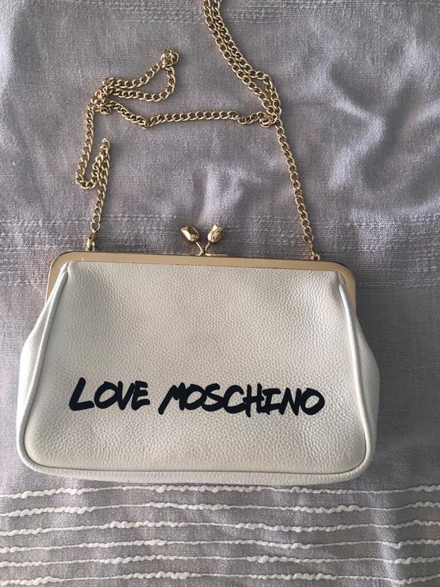 Bolso Love Moschino blanco y dorado 
