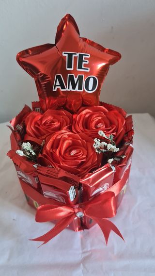 Arreglo de rosas y bombones
