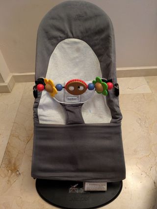 Hamaca Babybjörn bebé con juguete móvil 