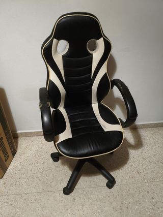 Silla Gaming negra y blanca