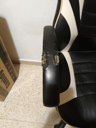 Silla Gaming negra y blanca