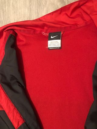 Chaqueta Nike Manchester, roja y negra