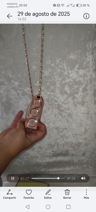 Bolso y collar brillantes con pintalabios incluido
