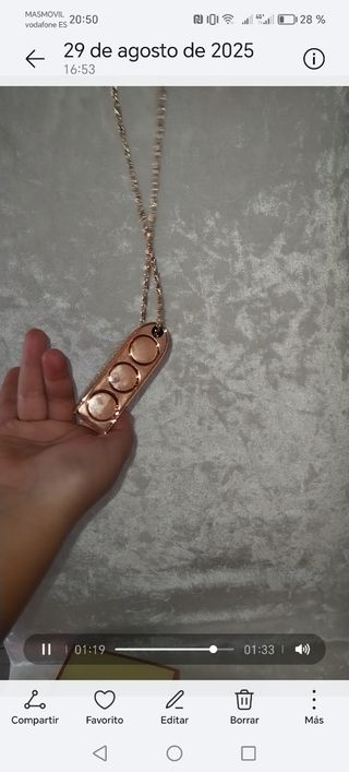 Bolso y collar brillantes con pintalabios incluido