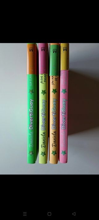 4 Libros Daniela Divertiguay