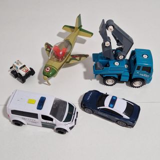 Lote de 5 juguetes: avión, camión, coches