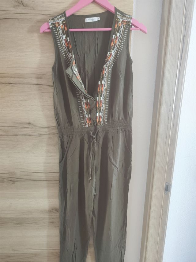 Mono largo verde oliva bordado