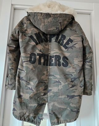 Parka Zara camuflaje - Forro borreguillo