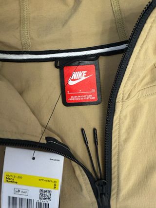 Chaqueta Nike Tech Woven Beige