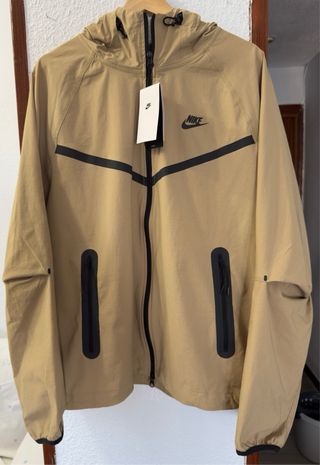 Chaqueta Nike Tech Woven Beige