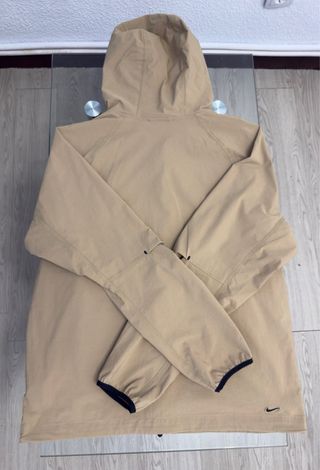 Chaqueta Nike Tech Woven Beige
