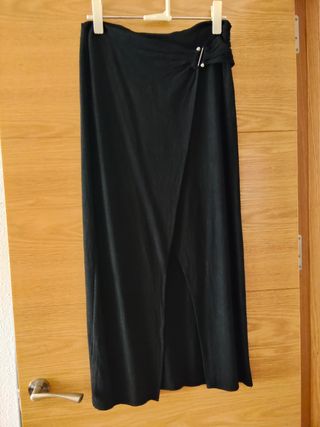 Falda midi negra Stradivarius