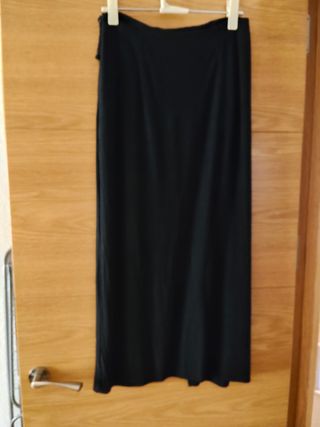 Falda midi negra Stradivarius