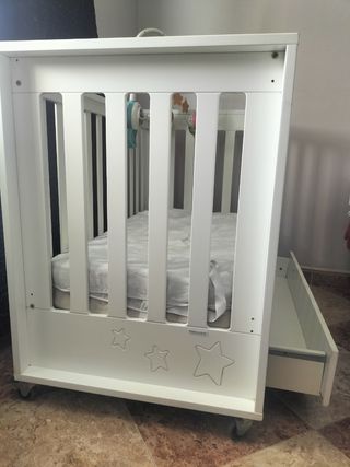 Cuna bebé blanca con cajón