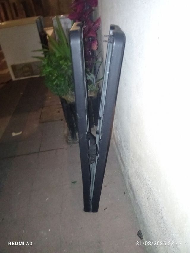 Panca pieghevole in plastica nera