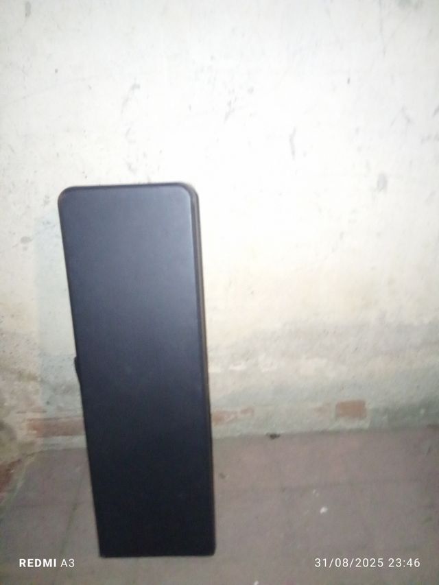 Panca pieghevole in plastica nera