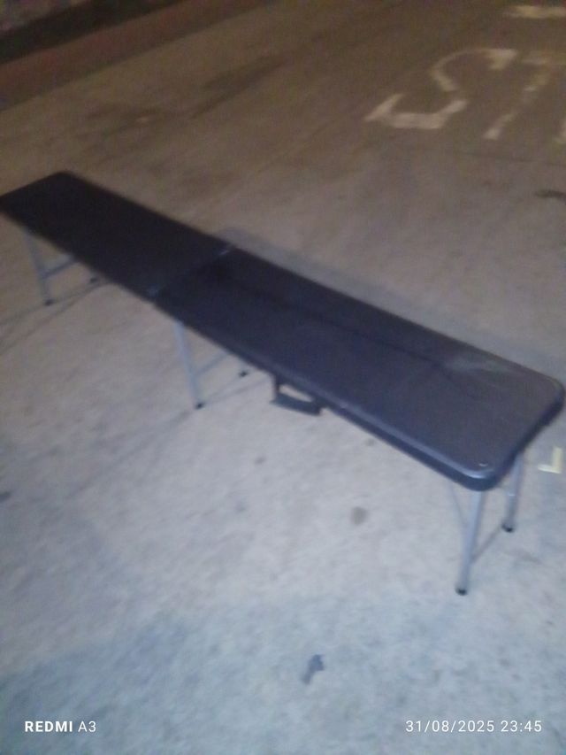 Panca pieghevole in plastica nera