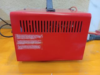 Cargador baterías FERVE F-811 45-180Ah