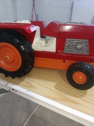 Coppia di vecchi trattori Clim