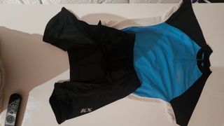 Conjunto ciclismo niño, para edad de 10 a 12 años.